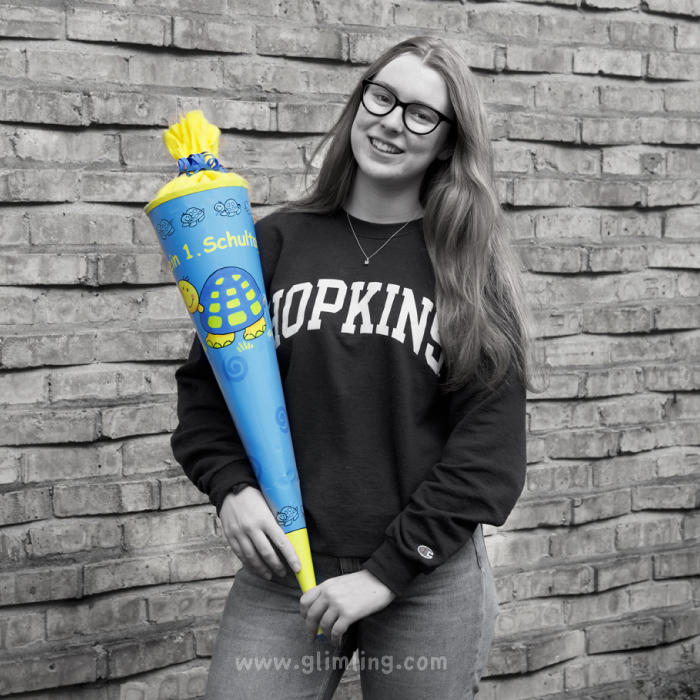 Johns Hopkins student receives a German school cone, "Schultüte", on her first day of college.